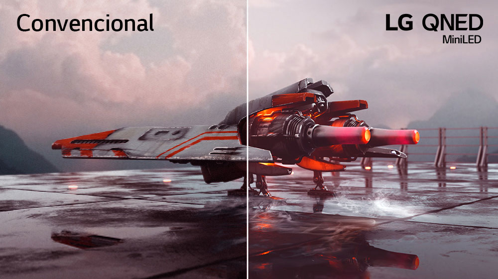 Hay un avión de combate rojo y una imagen se divide en dos - la mitad izquierda de la imagen parece menos colorido y ligeramente más oscuro, mientras que la mitad derecha de la imagen es más brillante y más colorido. En la esquina superior izquierda de la imagen dice Convencional y en la esquina superior derecha es LG QNED Logo.
