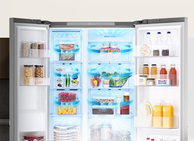 'Dentro del refrigerador lleno de ingredientes, las flechas azules, que significan frío, se muestran abajo, a ambos lados y en su totalidad. 