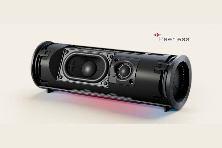 Las unidades internas, el woofer y el tweeter de xboom Grab se muestran con el tweeter moviéndose hacia adelante y vibrando rítmicamente.
