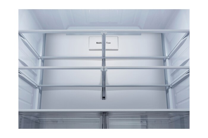 Vista cercana de la parte del congelador de un refrigerador de varias puertas.