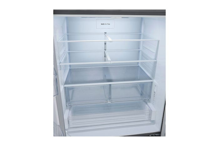 Vista cercana del LG ThinQ® de un refrigerador de varias puertas.