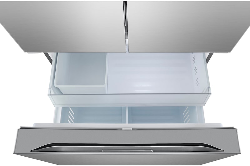 Vista cercana de la parte del congelador de un refrigerador de varias puertas.