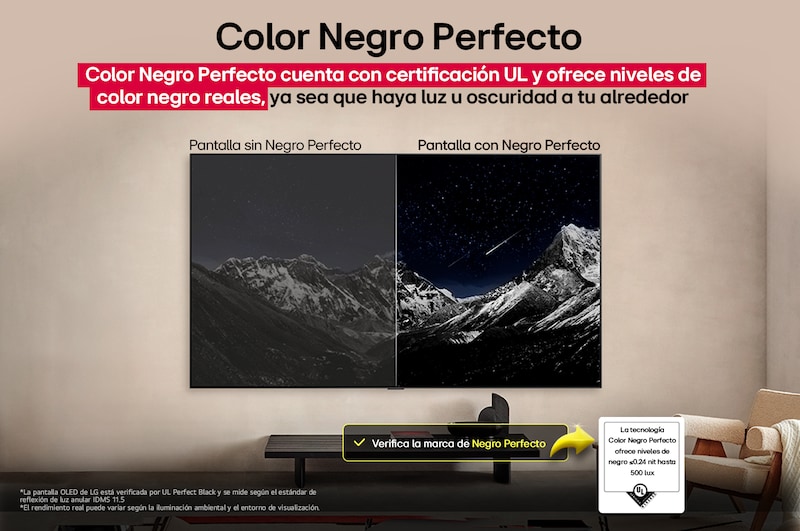 Sala de estar con una LG OLED TV montada en la pared. En la TV, se muestra una cadena montañosa bajo un cielo nocturno oscuro lleno de estrellas. Esta escena está dividida a la mitad para mostrar cómo Negro Perfecto ofrece verdaderos niveles de negro, ya sea que haya luz u oscuridad a tu alrededor. Una mitad de la imagen muestra una versión más opaca y gris del paisaje, con la etiqueta: Pantalla sin Negro Perfecto. La otra mitad muestra una imagen más atractiva con un mayor rango dinámico de negros y blancos. Esta mitad dice: Pantalla negro perfecto. También puede verse el logotipo de certificación: La tecnología Negro Perfecto ofrece niveles de negro inferiores o iguales a 0,24 nit y hasta 500 lux. A su lado, hay un globo de texto que dice: Verifica la marca de certificación Negro Perfecto.