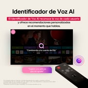 Pantalla de LG TV con un AI Magic Remote de fondo. El botón de IA está resaltado y con un globo de texto: Sugiere una película que me guste. En la pantalla, se muestra el ícono de usuario E, que indica cómo AI Voice ID identificó al usuario y dio recomendaciones personalizadas basándose únicamente en su voz. 