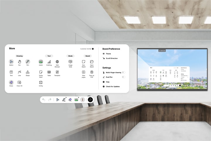 Un TR3PN está montado en la pared de la sala de conferencias, con la barra de menú mostrada en la pantalla.