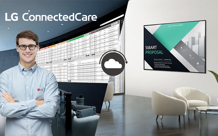 El empleado de LG está supervisando de forma remota la serie UL3Q instalada en otra ubicación.