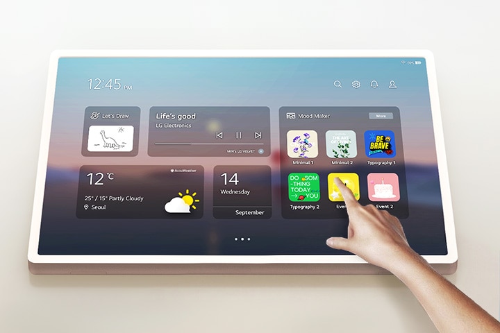 LG StanbyME 2 Max LX6 Beweglicher Bildschirm mit einem 32-Zoll-Voll-Touchscreen ermöglicht interaktive Inhalte wie Zeichnen, Spiele und Erkundung auf dem Bildschirm und hebt intuitive Touch-Steuerung und nahtlose Inhaltsinteraktion hervor