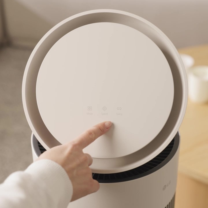 Video showcasing LG air purifier's streamlined LED display, offering clear and intuitive product status information to users