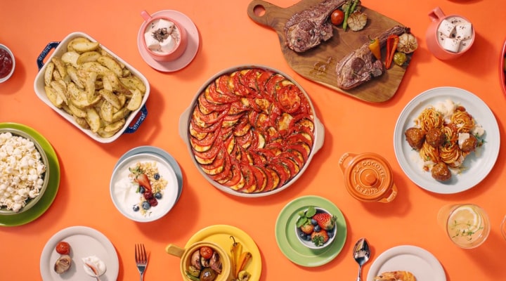 The video shows overall features of NeoChef Smart Inverter microwave oven.