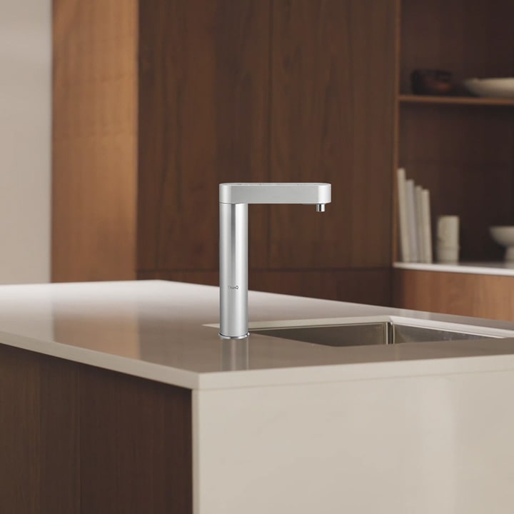 A video closing the under-sink cabinet containing the purifier and dispensing water from the faucet	