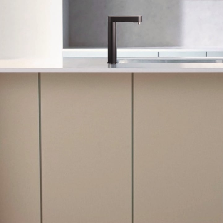 A video showing the high-temperature sanitation process inside the water purifier	