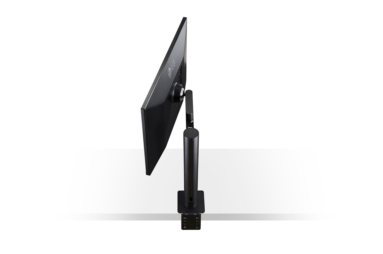 LG 27" UHD 4K Ergo IPS Monitor with USB Type-C™, 27UN880-B