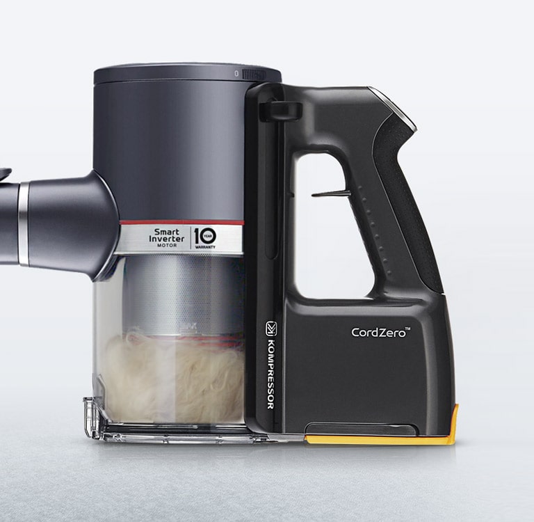 The side of the bin of the handstick vacuum cleaner is shown filling up with dust, the LG Kompressor™ is pushed down and shows more space in the bin.