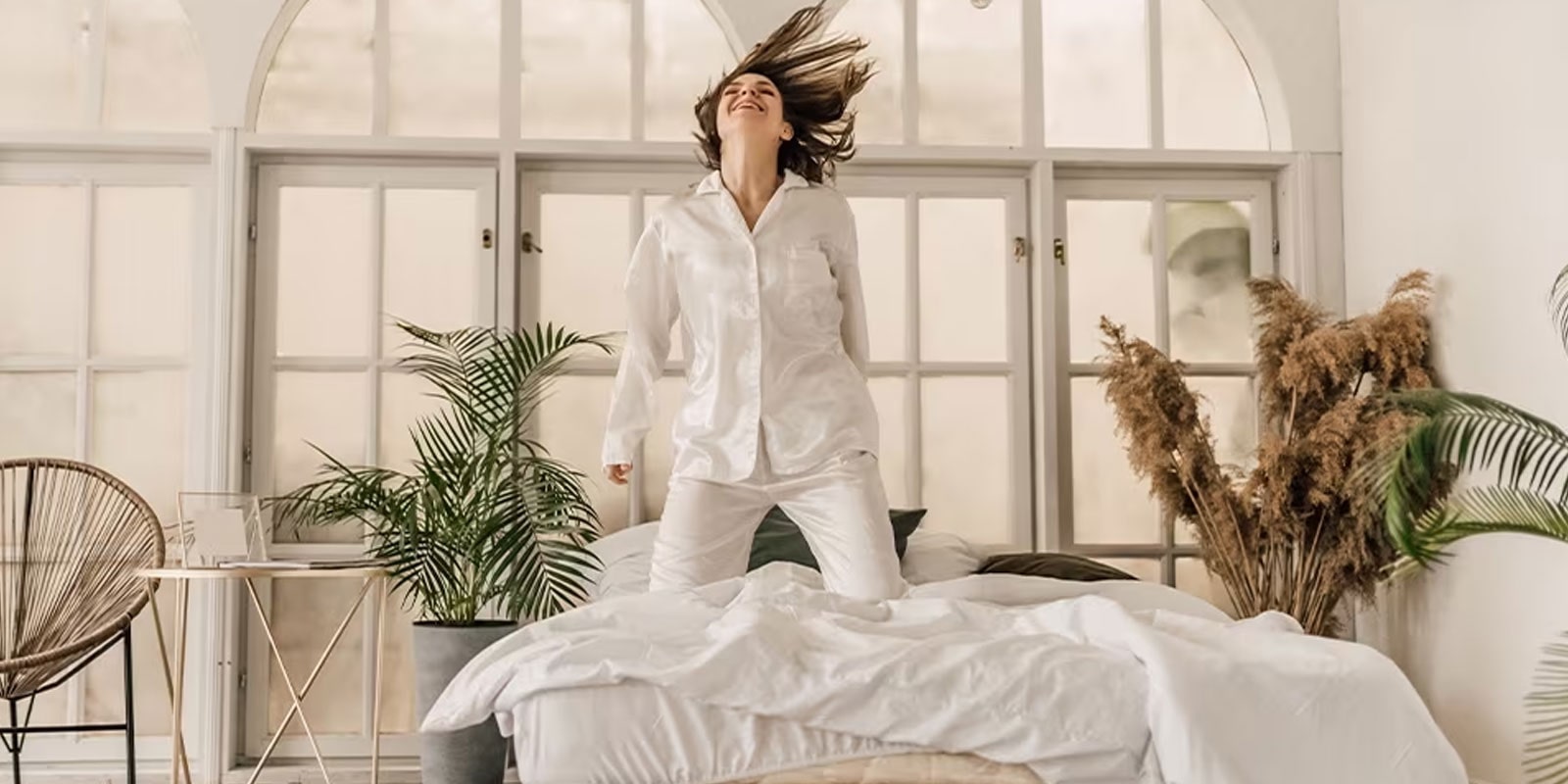 4. Dust off the drapes and bedding with your smart washing machine