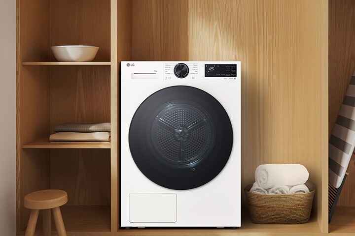 Een video waarin een LG-droger te zien is die werkt in een interieur met houtthema en de AI Dry-functie demonstreert