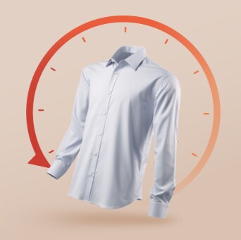 Een wit shirt staat centraal met een rode pijl erachter die het verstrijken van de tijd symboliseert.