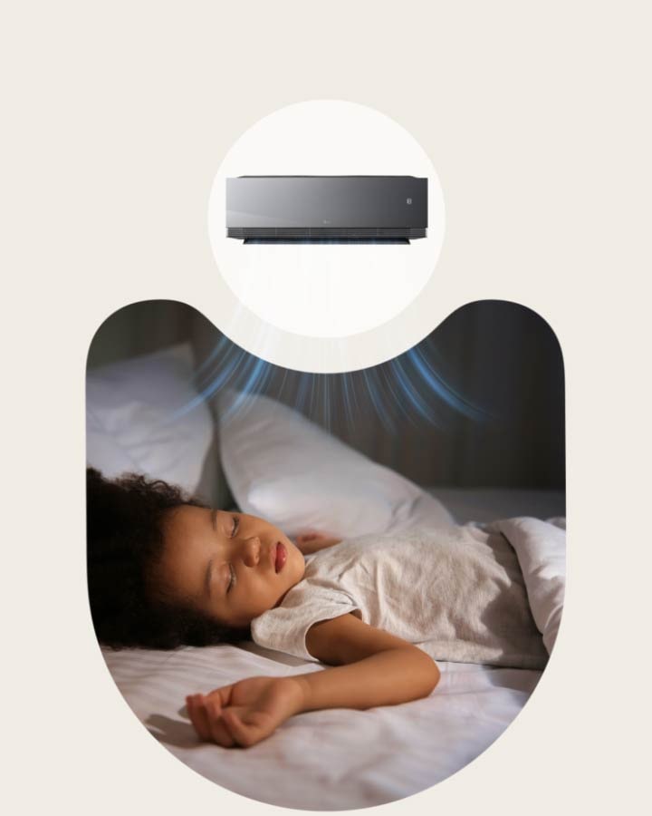 Mensen slapen rustig met de LG airconditioner die Sleep Timer+ biedt voor gepersonaliseerde koeling tijdens de nacht.