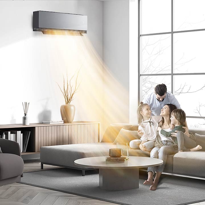 Warme lucht stroomt uit de wandgemonteerde warmtepomp terwijl het gezin samenkomt in een gezellige woonkamer en van de tijd samen geniet.
