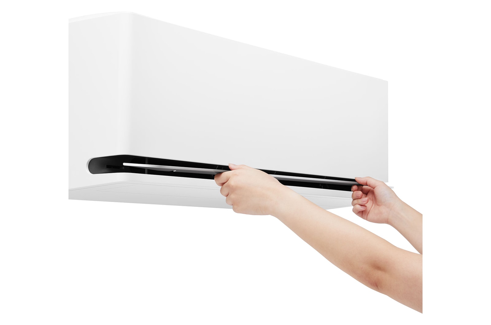 Handen die de onderste luchtklep van een LG airconditioner openen voor reiniging of onderhoud.