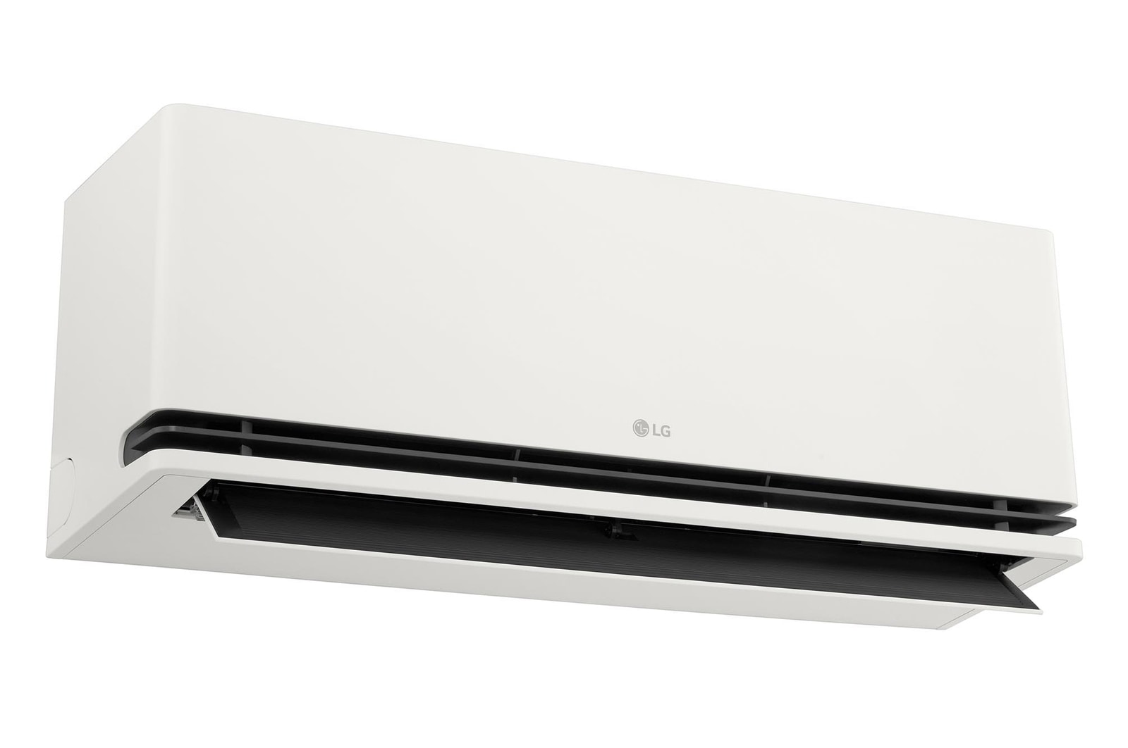 Linker vooraanzicht van onderaf van de LG AI airconditioner met geopende onderste luchtklep.