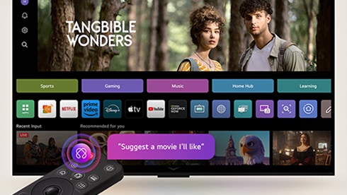 Op een LG OLED TV-scherm is de webOS 25 startpagina gevuld met apps en entertainment content. Bij de TV zit de LG AI Magic Remote, de AI-knop is gemarkeerd alsof deze wordt geactiveerd door de stem van de gebruiker. Ernaast staat een tekstballon die overschakelt naar mijn account. 