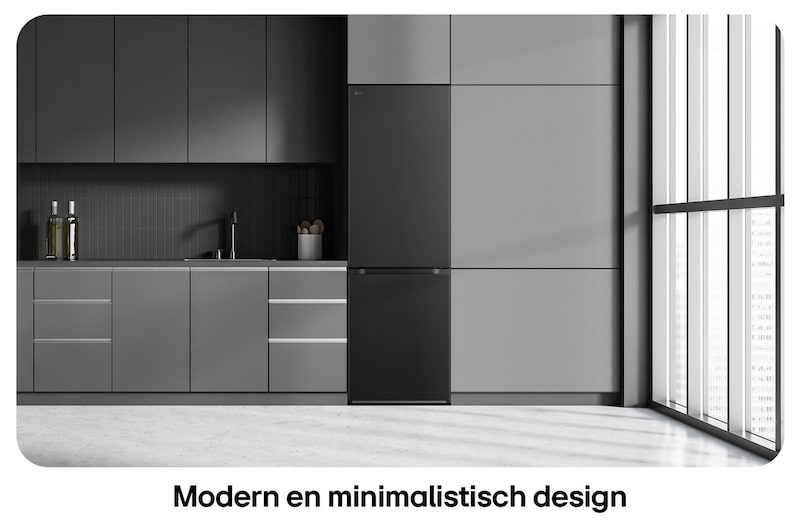 LG Koel-vriescombinatie GBV3100AEP in matzwart, toont het Modern Flat Door Design en naadloze inbouw in de donkere keukenkasten.