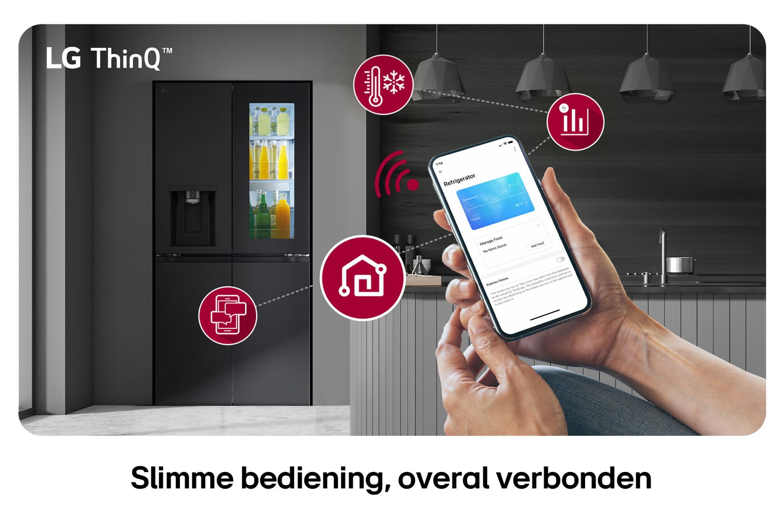 LG Multi-Door Koelkast GMG860EPBE en handen die de instellingen regelen via de LG ThinQ™-app op een smartphone, voor slimme bediening op afstand.