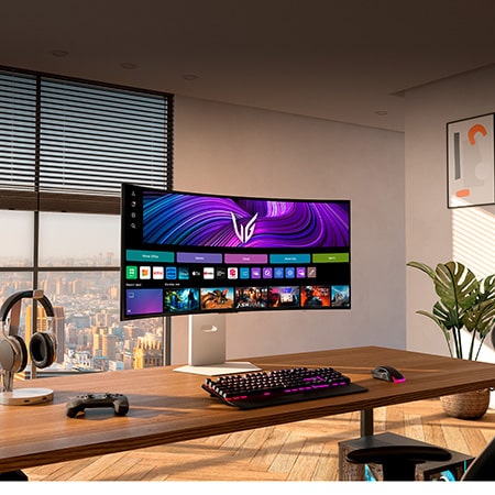 LG Monitor 39GX90SA in een witte uitvoering centraal op een modern bureau, toont de webOS-interface met gaming- en streaming-apps voor veelzijdig gebruik.