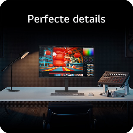 LG Monitor 32U720A in een professionele studio-opstelling, toont kleurcorrectiesoftware en benadrukt nauwkeurige kleurweergave voor gedetailleerde beeldbewerking.