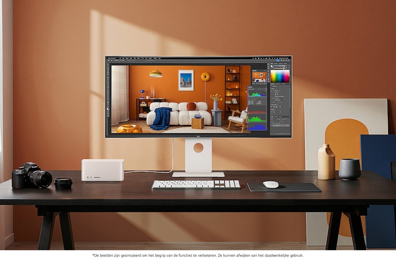 De LG UltraFine Monitor 40U990A in witte afwerking, met 5K2K resolutie en professionele kleuren, wordt gebruikt voor high-end fotobewerking in een stijlvolle studio.