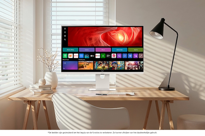 LG Monitor 37U730SA in een witte uitvoering in een moderne thuiswerkplek, toont de webOS-interface met streaming-apps en productiviteitstools voor een veelzijdige werk-entertainment balans.