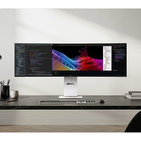 LG UltraWide Monitor 49U950A in Wit op een minimalistisch bureau, met meerdere code- en datavensters die de 49-inch schermruimte voor professioneel multitasken demonstreren.