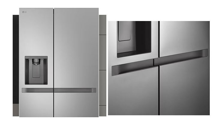 De koelkast met zwart luxe interieur is geïnstalleerd om het totale productontwerp in de keuken tot uitdrukking te brengen.