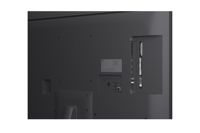 Close-up van een LG TV-scherm waarop te zien is hoe AI Search werkt. Er wordt een klein chatscherm geopend dat weergeeft hoe de gebruiker heeft gevraagd voor de beschikbare sportwedstrijden. AI Search reageert via chat en via miniatuurafbeeldingen van verschillende beschikbare inhoud weer te geven. Er wordt ook gevraagd om het aan Microsoft Copilot te vragen.