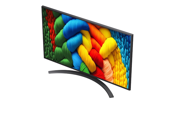 Een afbeelding is door het midden gesplitst om een voorbeeld te laten zien van vóór en na Pure Colors in Real 4K. De linkerkant van de carrousel is scherp en kleurrijk, terwijl de rechterkant vervaagd is. De titel beschrijft hoe elke scène visueel opvallender en aangenamer wordt gemaakt.