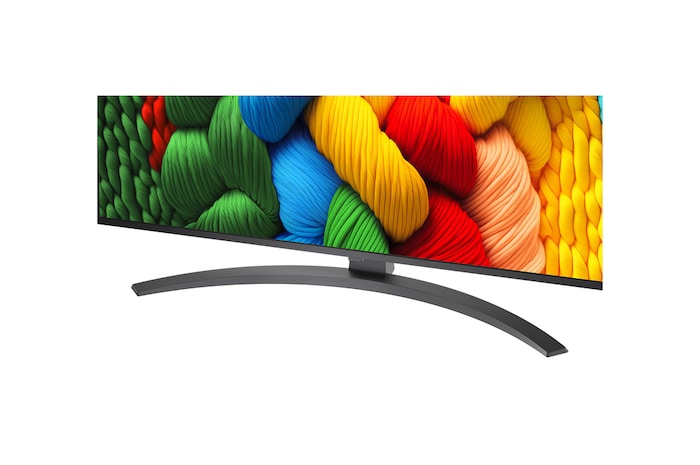 Vóór en na vergelijking van hoe LG 4K Super Opschalen de beeldkwaliteit verbetert. Twee panelen met dezelfde afbeelding van een kleurrijke vogel die op een tak in een bos zit; het rechter paneel is vervaagd. De titel beschrijft hoe 4K Super Opschalen de resolutie, helderheid en duidelijkheid verbetert.