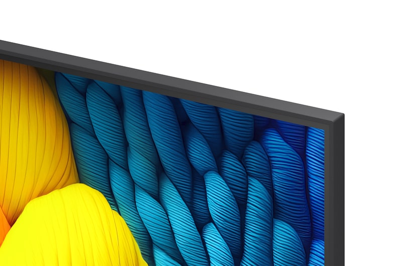 Vóór en na vergelijking van hoe LG 4K Super Opschalen de beeldkwaliteit verbetert. Twee panelen met dezelfde afbeelding van een kleurrijke vogel die op een tak in een bos zit; het rechter paneel is vervaagd. De titel beschrijft hoe 4K Super Opschalen de resolutie, helderheid en duidelijkheid verbetert. 