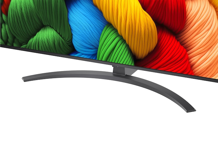 Vóór en na vergelijking van hoe LG 4K Super Opschalen de beeldkwaliteit verbetert. Twee panelen met dezelfde afbeelding van een kleurrijke vogel die op een tak in een bos zit; het rechter paneel is vervaagd. De titel beschrijft hoe 4K Super Opschalen de resolutie, helderheid en duidelijkheid verbetert.