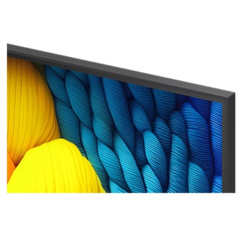 Vóór en na vergelijking van hoe LG 4K Super Opschalen de beeldkwaliteit verbetert. Twee panelen met dezelfde afbeelding van een kleurrijke vogel die op een tak in een bos zit; het rechter paneel is vervaagd. De titel beschrijft hoe 4K Super Opschalen de resolutie, helderheid en duidelijkheid verbetert. 