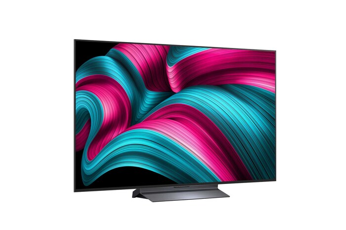 Een schuin aanzicht van een LG OLED evo AI C5 4K Smart TV.