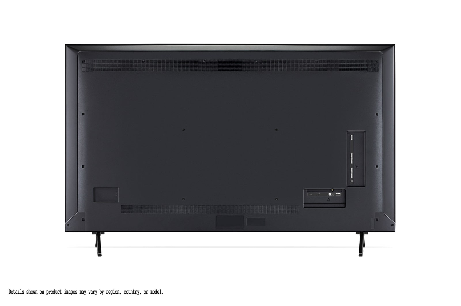 Een gezin zit op een bank met uitzicht op een LG QNED TV boven een TV-meubel en een klein meisje wijst naar een scherm waarop twee dolfijnen te zien zijn. De titel beschrijft hoe je kunt genieten van een hoge resolutie op een groot scherm.