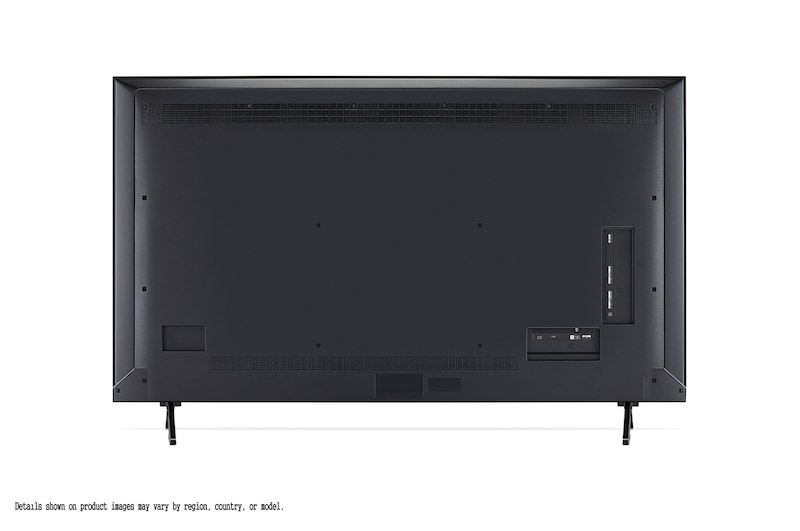 Een gezin zit op een bank met uitzicht op een LG QNED TV boven een TV-meubel en een klein meisje wijst naar een scherm waarop twee dolfijnen te zien zijn. De titel beschrijft hoe je kunt genieten van een hoge resolutie op een groot scherm.