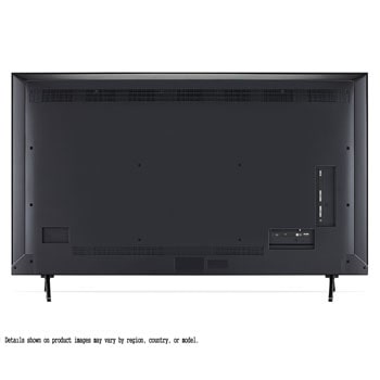 Een gezin zit op een bank met uitzicht op een LG QNED TV boven een TV-meubel en een klein meisje wijst naar een scherm waarop twee dolfijnen te zien zijn. De titel beschrijft hoe je kunt genieten van een hoge resolutie op een groot scherm.