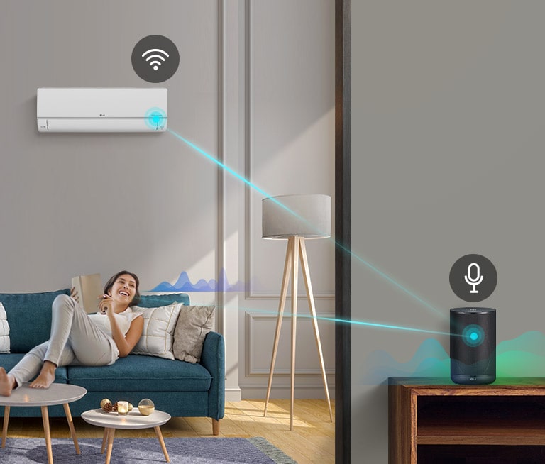 Drie icoontjes bovenaan geven aan dat er drie afbeeldingen in een carrousel staan. Het eerste icoontje, met de tekst "Voice Control", is rood. Een man staat in een keuken te koken. Er verschijnen geluidsgolflijnen naast hem en dan verschijnt er een lijn van hem naar de AI-microfoon en een microfoon-icoontje boven de microfoon. Er verschijnen dan geluidsgolflijnen rond de microfoon en een lijn van de microfoon naar de oven. Het wifi-icoontje verschijnt boven de oven.
