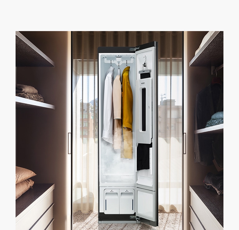 Een beeld van LG styler bij het stomen van kleding