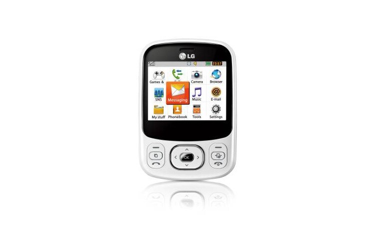 Vooraanzicht van Het toestel om jouw sociale netwerk op een stijlvolle manier up-to-date te houden via het uitschuifbare QWERTY toetsenbord. C320-InTouch-Lady