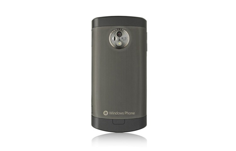 LG De nieuwe LG Optimus 7.5, met unieke Play-To functie, dit maakt het mogelijk om draadloos HD films, foto’s en muziek te streamen naar ieder DLNA apparaat., E900-Optimus7.5