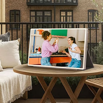 LG Beschermhoes met Stand voor StanbyME 2, FC25XA