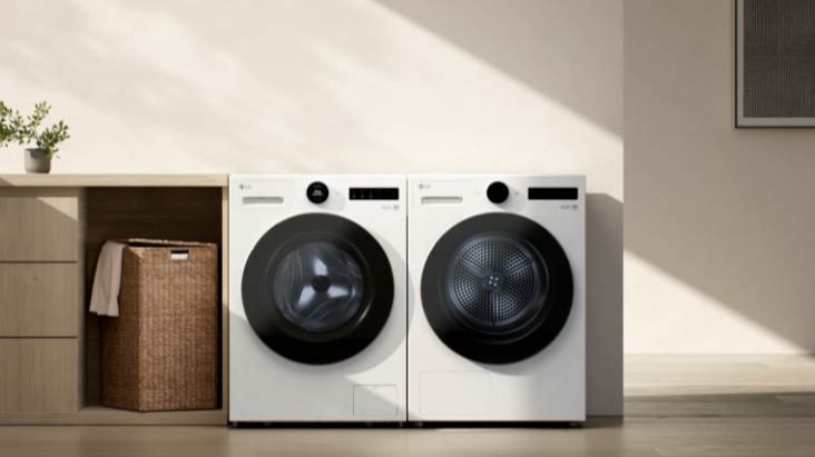 Video of setting the dryer to automatically start an optimised drying cycle by receiving information from the connected washer.