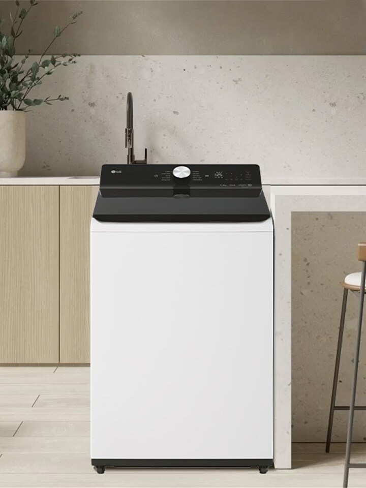 Washing machine panel zooms in as AI Wash cycle is selected, followed by fabric detection animation